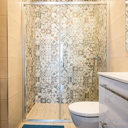 Kauko Apartment, Takas I Jura, Sildomas Baseinas Apartament *