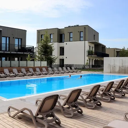 Kauko Apartment, Takas I Jura, Sildomas Baseinas アパート パランガ